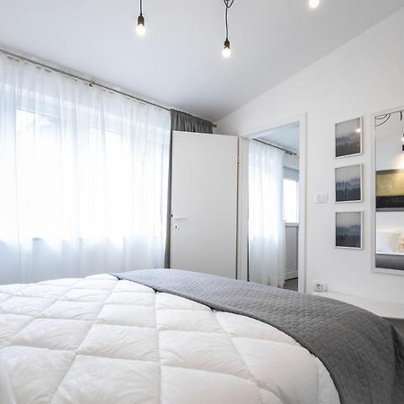 Apartment Denis Rovigno Esterno foto