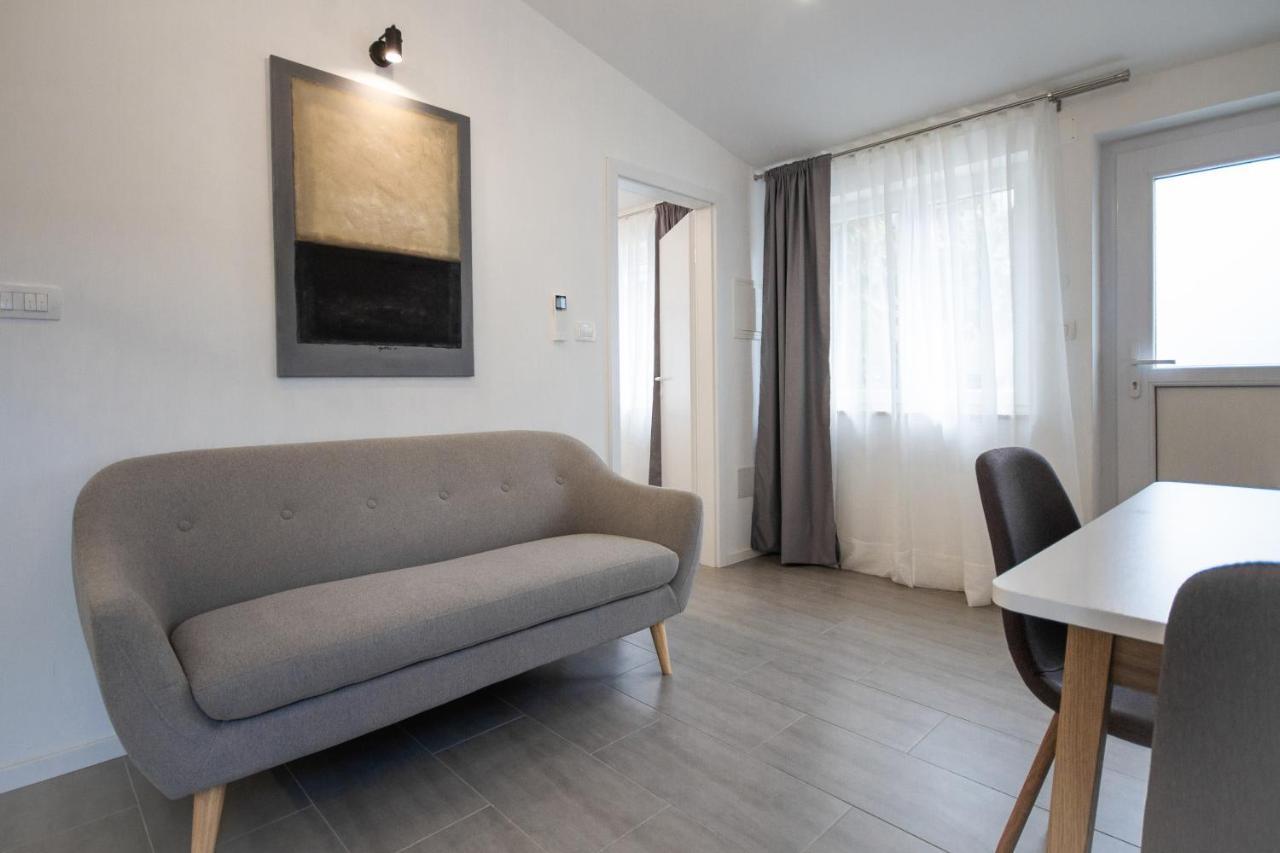 Apartment Denis Rovigno Esterno foto