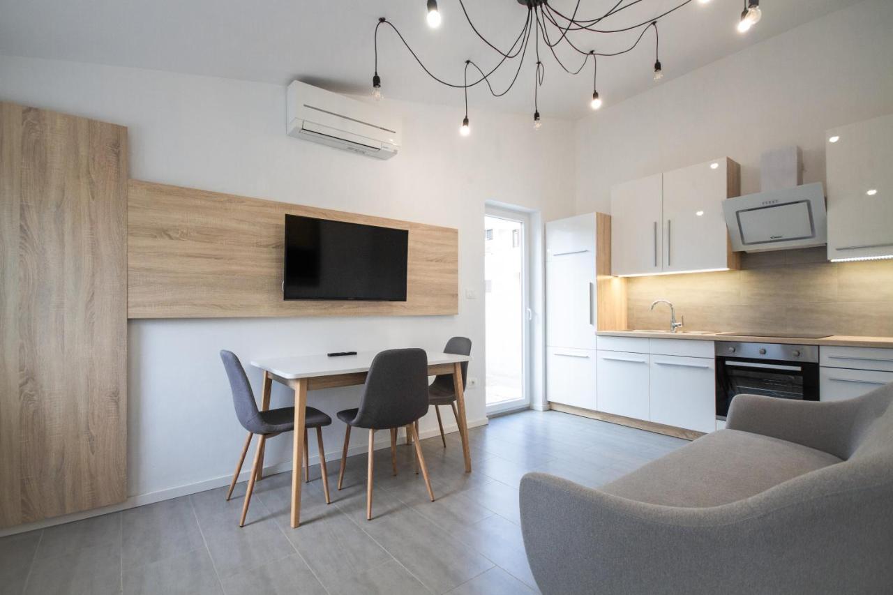 Apartment Denis Rovigno Esterno foto